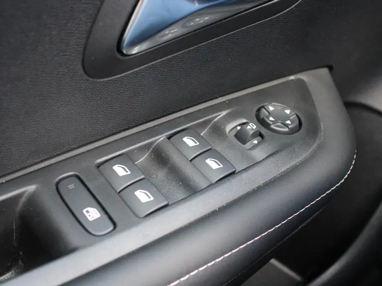 Peugeot 208 Allure 1.2 Hybrid 100PK e-DCS6 Automaat Keyless, Navigatie, Achteruitrijcamera, Stoelverwarming, Adaptieve Cruise Control afbeelding 16