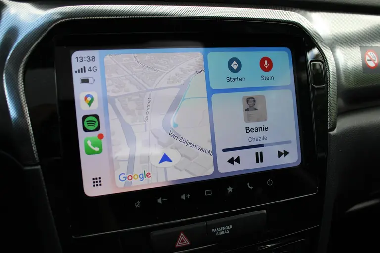 Suzuki Vitara 1.5 Hybrid Style Demo Voordeel, Parkeersensoren Draadloos Carplay en Panorama Dak. afbeelding 15