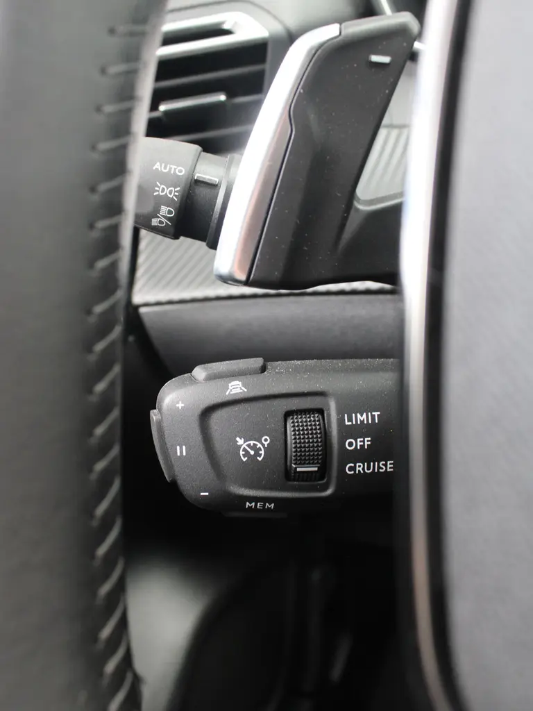 Peugeot 208 Hybrid 100PK e-DCS6 Allure Stoelverwarming,Adaptieve cruise control, Achteruitrijcamera afbeelding 18