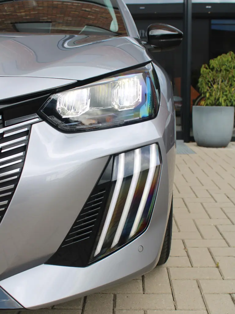 Peugeot 208 Hybrid 100PK e-DCS6 Allure Stoelverwarming,Adaptieve cruise control, Achteruitrijcamera afbeelding 6