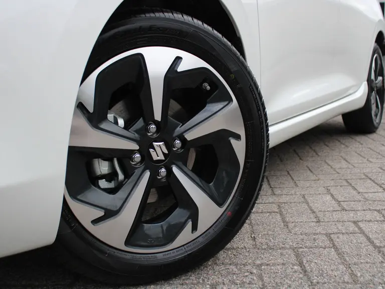 Suzuki Swift 1.2 Style Smart Hybrid CVT Automaat NIEUW MET 6 JAAR GARANTIE! Navigatie, Adaptieve Cruise Control, Stoelverwarming, Climate Control afbeelding 3