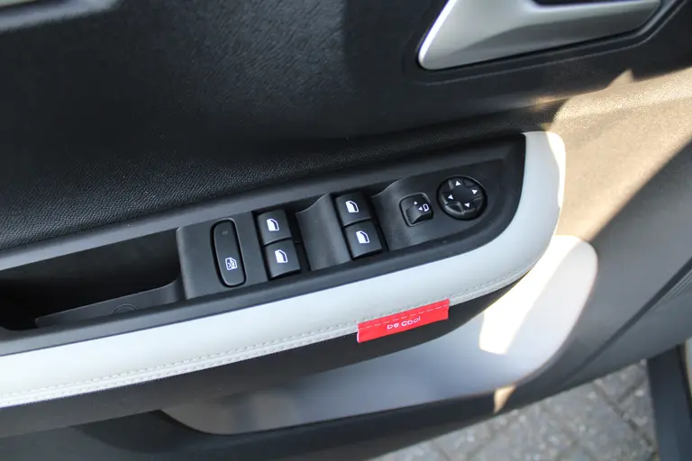 Citroën C3 1.2 Turbo Max Cruise/Climate control, Apple carplay/Android auto, 17" LM velgen, Camera, PDC achter, afbeelding 8