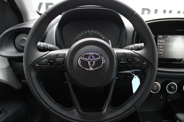 Toyota Aygo X 1.0 VVT-i S-CVT Play Achteruitrijcamera, DAB+ Radio, Airco, Bluetooth, Cruise Control Adaptief afbeelding 24