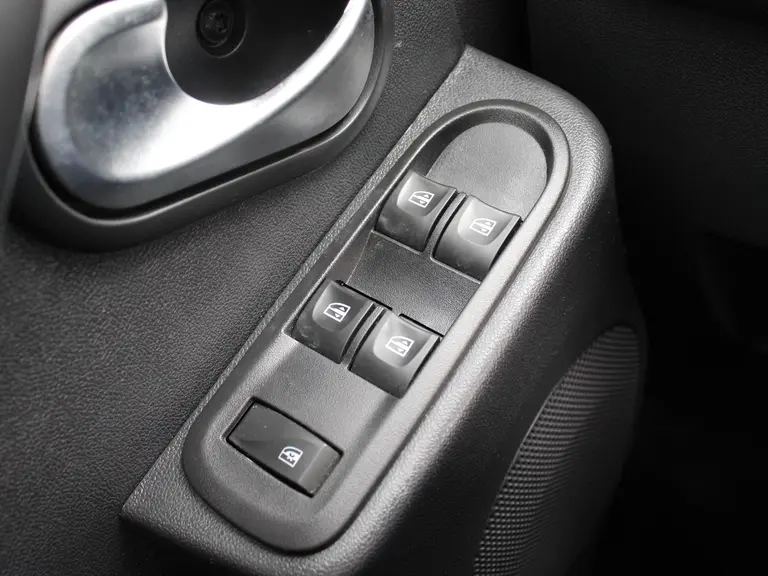 Dacia Duster Blackshadow 1.2 TCe 4x2 125PK Leder, Trekhaak, Achteruitrijcamera, Navigatie, Airco afbeelding 17