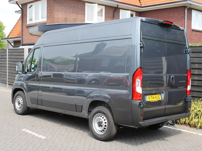 Peugeot Boxer 2.2 BlueHDi 140PK L2H2 3.5t EAT8 Automaat Navigatie, Achteruitrijcamera, Trekhaak, Climate Control, Apple Carplay, Android Auto afbeelding 7