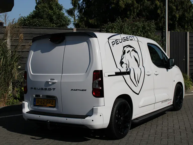 Peugeot Partner 1.5 BlueHDi 130PK EAT8 Automaat L1 White & Black Edition, Navigatie, Airconditioning, Camera Achter + Zijkant, Parkeerhulp voor & achter, Trekhaak afbeelding 5