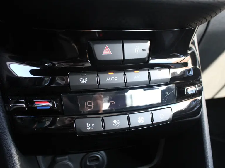 Peugeot 2008 1.2 PureTech 110PK GT-line afbeelding 20