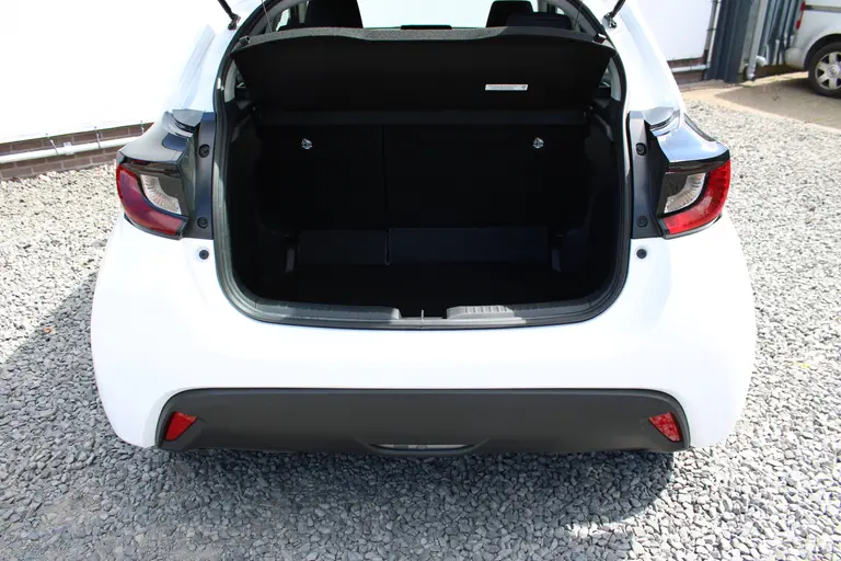 Toyota Yaris 1.0 VVT-i Active, Achteruitrijcamera, Carplay, Cruise control en Airco afbeelding 10