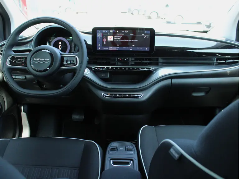 Fiat 500 42 kWh inclusief batterijtest Cruise en Climate Control, Parkeersensoren Voor en Achter, Carplay/Android Auto afbeelding 18