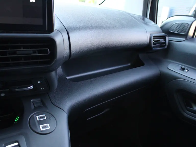 Citroën Berlingo 1.5 BlueHDi 130PK EAT8 Automaat L1 Achteruitrijcamera, Keyless Entry & Start, Parkeersensoren Achter, Aple Carplay, Android Auto afbeelding 31