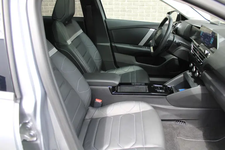 Citroën Ë-C4 Shine 50 kWh Automaat, Navigatie, Airco, Applecarpl./Andr. Auto, achteruitrijcamera afbeelding 29