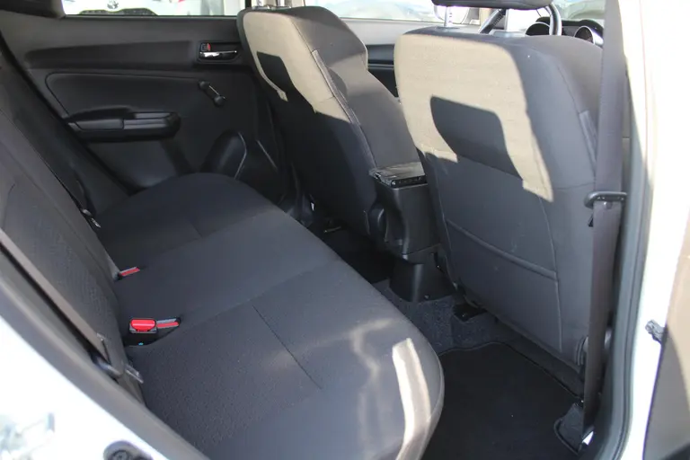 Suzuki Swift 1.2 Select Carplay/Android Auto, Achteruitrijcamera, Stoelverwarming, DAB Radio, Airco afbeelding 16