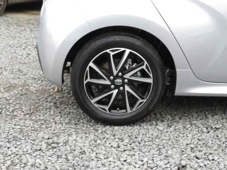 Toyota Yaris 1.5 Hybrid Dynamic, Automaat, ORG NL, 10.000 KM. LM-Velgen, Apple carplay/Androidauto afbeelding 5