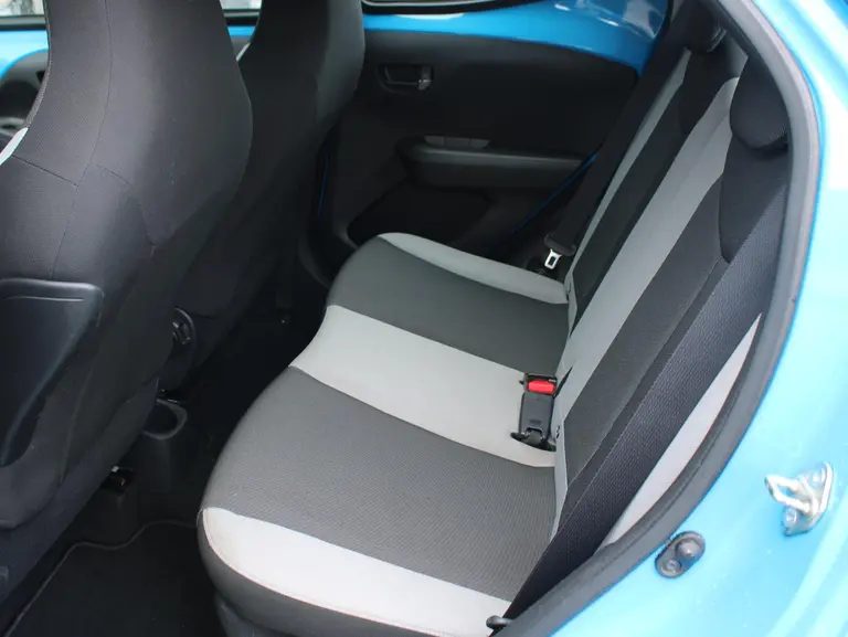 Toyota Aygo 1.0 VVT-i x-nav Achteruitrijcamera, Navigatie, Airco, Bluetooth afbeelding 33