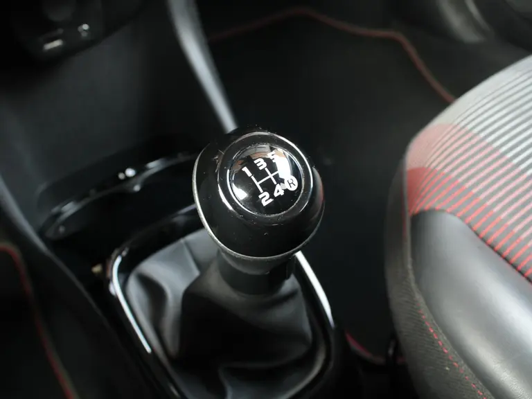 Peugeot 108 1.0 e-VTi 72PK GT-Line Achteruitrijcamera, Navigatie, Apple Carplay/Android Auto afbeelding 24