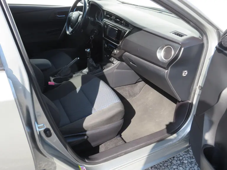 Toyota Auris 1.6 Now, 2e Eig. Parkeersensoren en Navigatie, Cruise en Climate Control afbeelding 14