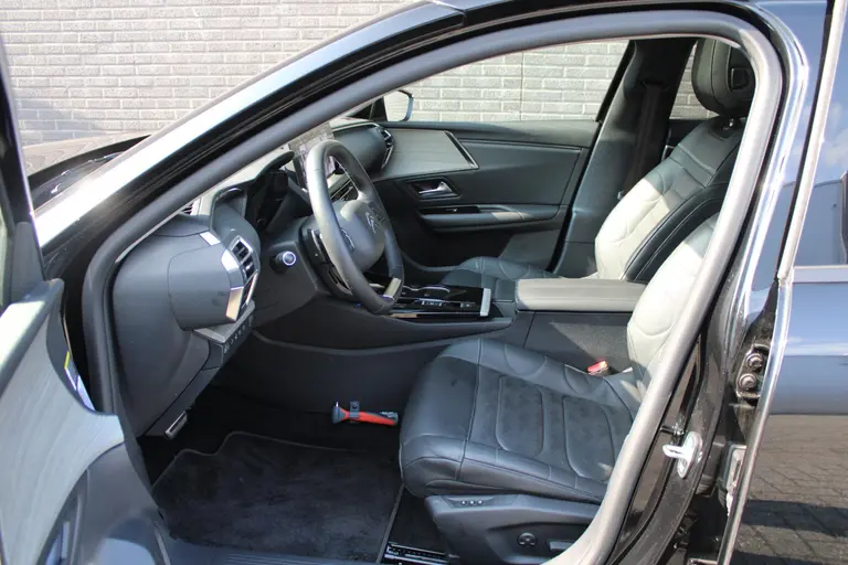 Citroën C5 X 1.6 Plug-in Hybrid 225 Shine Panoramadak, Stuur- en stoelverwarming, Navigatie afbeelding 9