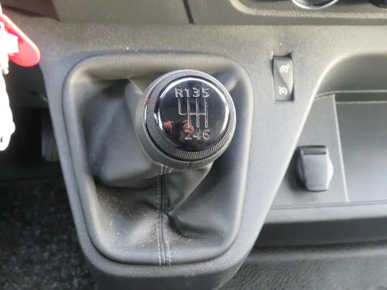 Renault Master T35 2.3 dCi 145 L3 Energy EURO VI, Bakwagen met Navigatie en Cruise Control afbeelding 24