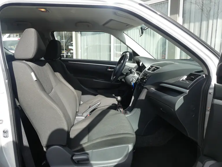 Suzuki Swift 1.2 Bandit EASSS Cruise Control, Stoelverwarming, 16" Lichtmetalen Velgen, Airco, Dealer Onderhouden afbeelding 24