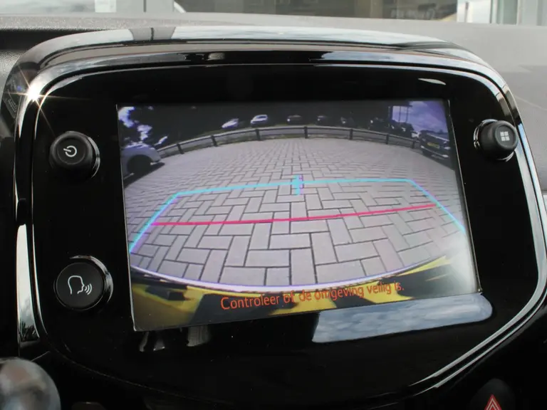 Peugeot 108 1.0 e-VTi 72PK GT-Line Achteruitrijcamera, Navigatie, Apple Carplay/Android Auto afbeelding 21