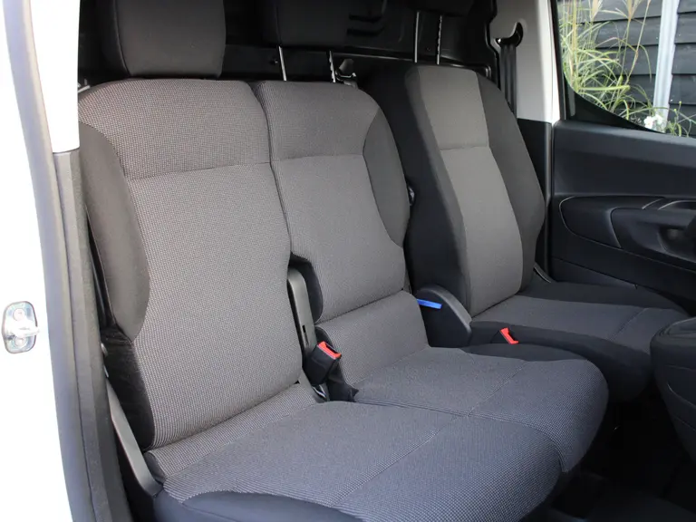 Peugeot Partner 1.5 BlueHDi 100PK S&S L1 Navigatie, Achteruitrijcamera, Trekhaak, Dab, Bluetooth, Parkeersensoren voor & achter afbeelding 38