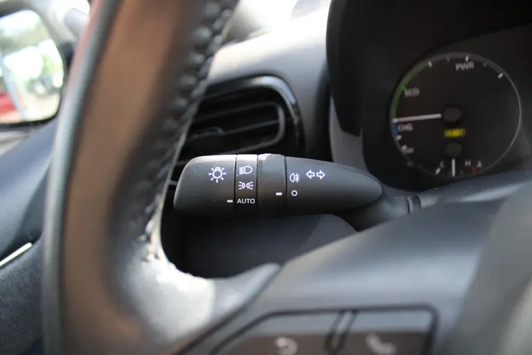 Toyota Yaris 1.5 Hybrid Active Automaat, Applecarplay/Androidauto, Cruise Control afbeelding 28