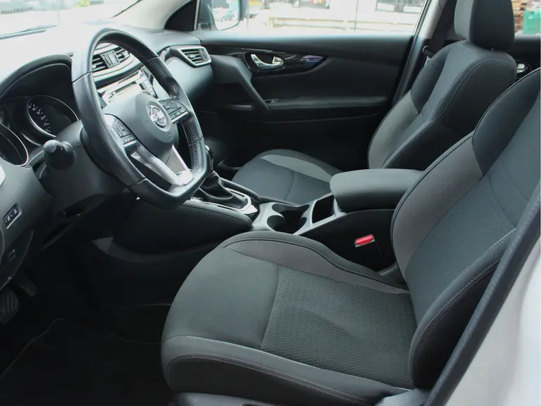 Nissan QASHQAI 1.2 N-Connecta Automaat Trekhaak, Panoramadak, Cruise en Climate Control, Achteruitrijcamera afbeelding 34