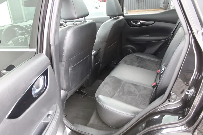 Nissan QASHQAI 1.2 N-Vision, Automaat, Parkeersensoren voor en Achter Panorama Dak! afbeelding 9