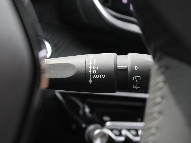 Peugeot e-2008 Allure 54 kWh 156PK Navigatie, Rondomzichtcamera, Adaptieve Cruise Control, Keyless, Stoelverwarming afbeelding 23