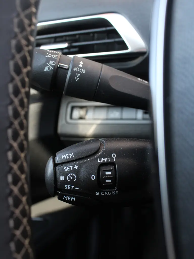 Peugeot 3008 1.2 PureTech 130PK Première Lederen bekleding, Stoelverwarming voor, Navigatie en Elektrische Achterklep afbeelding 14