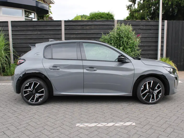 Peugeot 208 GT 1.2 Hybrid 100PK e-DCS6 Automaat Navigatie, Camera Voor & Achter, Panoramadak, Keyless, Apple Carplay, Android Auto afbeelding 9