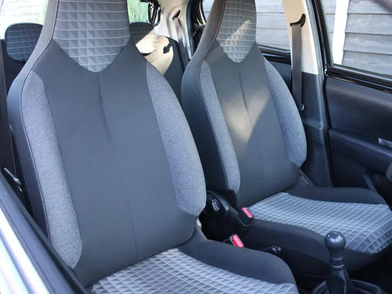 Peugeot 108 Active 1.0 e-VTi 72PK 5DRS Airco, Bluetooth, DAB, Elektrische Ramen, Centrale Deurvergrendeling, Led Dagrijverlichting afbeelding 10
