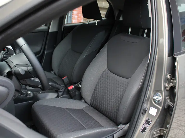 Toyota Yaris 1.5 VVT-i Active Adaptieve Cruise Control, Carplay/Android Auto, Achteruitrijcamera, Airco afbeelding 6
