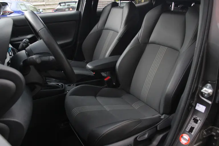 Toyota Yaris Cross 1.5 Hybrid Adventure Trekhaak, JBL Audio, Head-up Display, Elektrische Achterklep, Stuur- en Stoelverwarming afbeelding 6