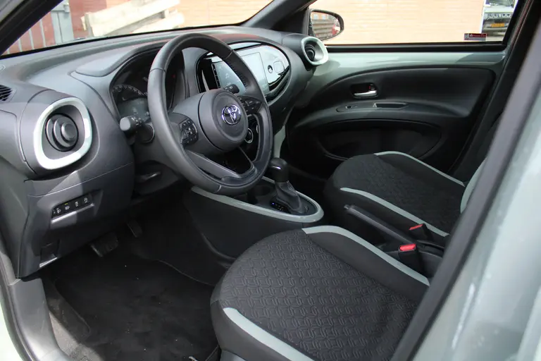 Toyota Aygo X 1.0 VVT-i S-CVT Pulse Automaat Adaptieve Cruise Control, Carplay/Android Auto, Achteruitrijcamera, Airco afbeelding 13