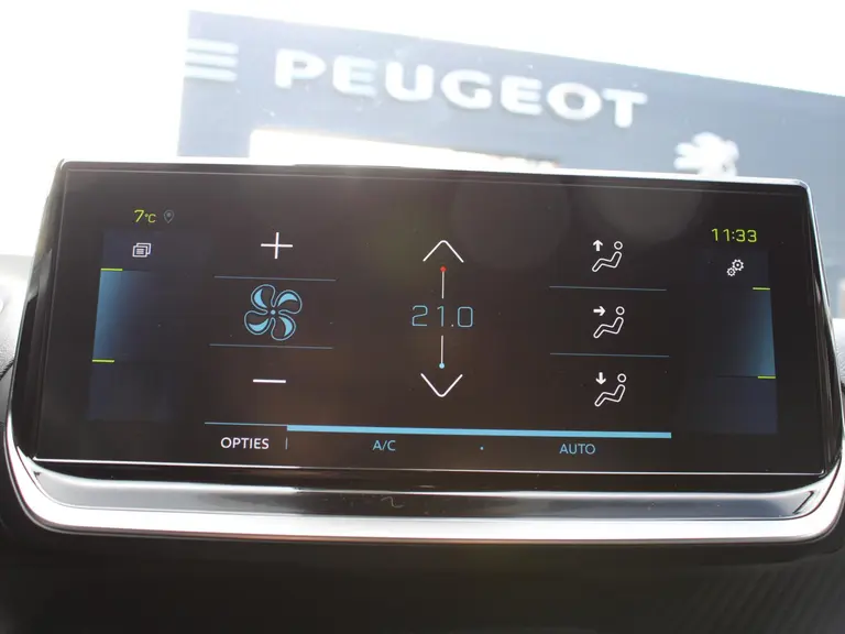Peugeot e-2008 GT 50 kWh 136PK inclusief batterijtest Navigatie, Lichtmetalen velgen 18 inch, Keyless Entry, Dodehoek detectie afbeelding 28