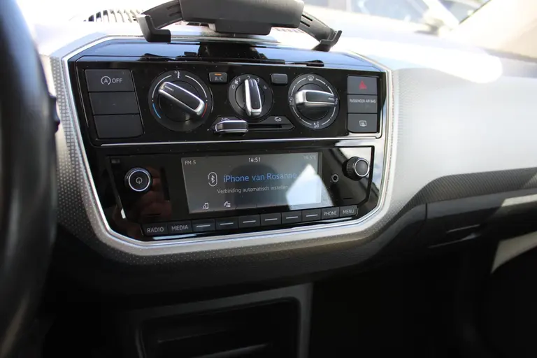 Volkswagen up! 1.0 BMT high up! Bluetooth, Parkeersensoren, LM-Velgen en Keurig onderhouden! afbeelding 16