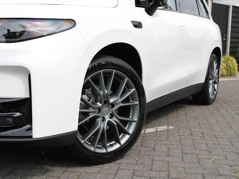 Leapmotor C10 REEV Design 28.4 kWh Camera systeem rondom, Stoelverwarming/koeling, Panoramadak, Navigatie afbeelding 3