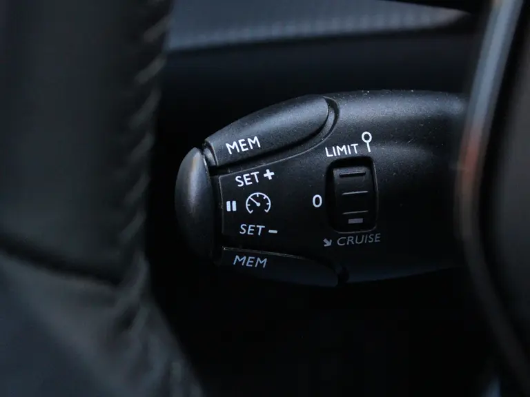 Peugeot e-208 EV Style 50 kWh Navigatie, Keyless, Stoelverwarming, Parkeersensoren Voor & Achter, Apple Carplay, Android Auto afbeelding 20