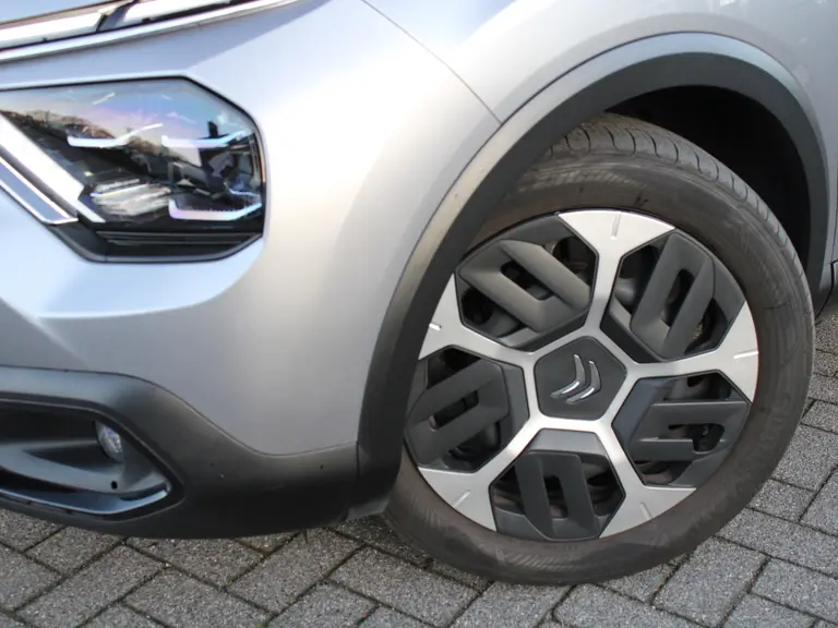 Citroën C4 1.2 Puretech 100PK Feel Navigatie, Parkeersensoren Achter, Cruise Control, Climate Control, Led Koplampen afbeelding 2