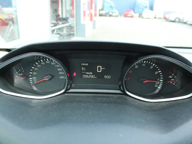Peugeot 308 1.2 PureTech Active Trekhaak, Climat control, Cruise control, Allseasonbanden, Lichtmetalen velgen afbeelding 16
