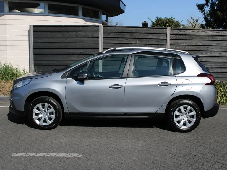 Peugeot 2008 1.2 PureTech 82PK Blue Lion Navigatie, Trekhaak, Parkeersensoren Achter, Apple Carplay, Android Auto, Panoramadak afbeelding 4