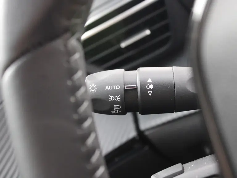 Peugeot e-2008 Allure 54 kWh 156PK inclusief batterijtest Navigatie, Rondomzichtcamera, Adaptieve Cruise Control, Keyless, Stoelverwarming afbeelding 22