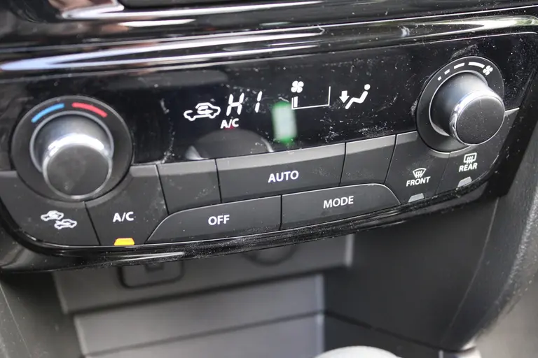 Suzuki Vitara 1.5 Hybrid Style Demo Voordeel, Parkeersensoren Draadloos Carplay en Panorama Dak. afbeelding 20