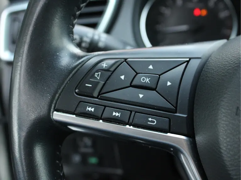 Nissan QASHQAI 1.2 N-Connecta Automaat Trekhaak, Panoramadak, Cruise en Climate Control, Achteruitrijcamera afbeelding 29