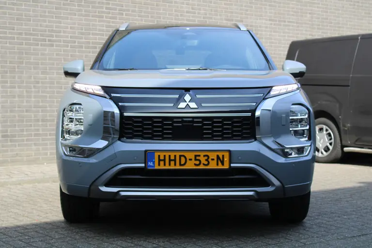 Mitsubishi Outlander 2.4 PHEV Instyle+ Lederen interieur, Elek.glazen panoramadak, Massage stoelen, 20" LM velgen, afbeelding 6