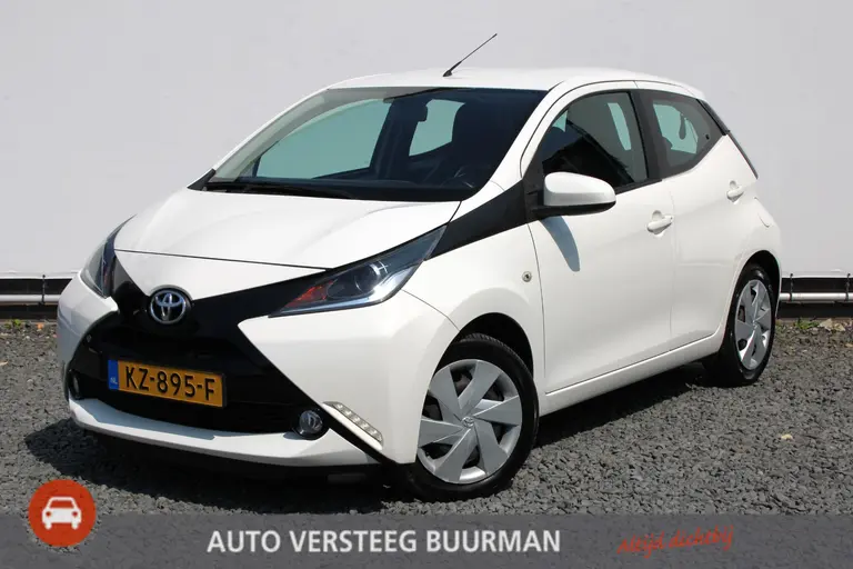 Toyota Aygo 1.0 VVT-i x-play Achteruitrijcamera, Airco, Bluetooth, Elektrische Ramen afbeelding 1