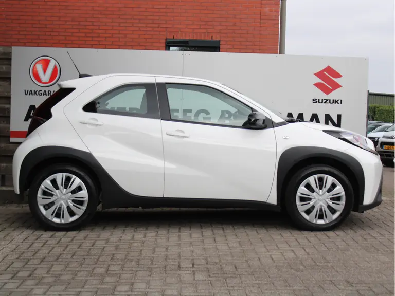 Toyota Aygo X 1.0 VVT-i S-CVT Play Achteruitrijcamera, DAB+ Radio, Airco, Bluetooth, Cruise Control Adaptief afbeelding 10