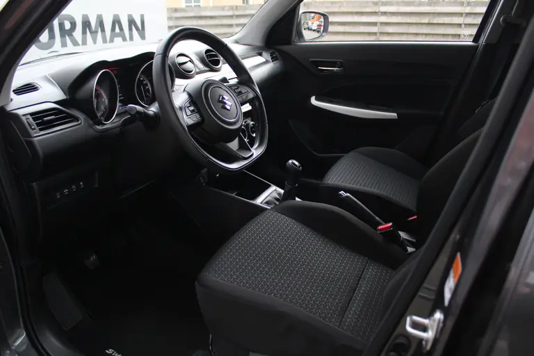Suzuki Swift 1.2 Stijl 90PK Smart Hybrid Adaptieve Cruise Control, Stoelverwarming, Airco Automatisch, Achteruitrijcamera, Navigatie afbeelding 17