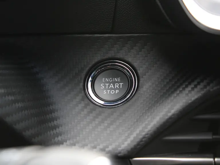 Peugeot e-2008 EV GT 50 kWh Navigatie, Lichtmetalen velgen 18 inch, Keyless Entry, Dodehoek detectie afbeelding 24